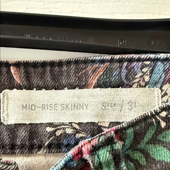 Pilcro Floral mid rise  Pants - Picture 3 of 5